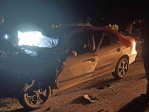Alkollü sürücü önündeki araca çarptı: 4 yaralı