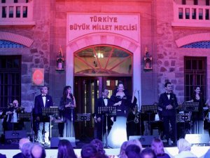 Ankara Devlet Klasik Türk Müziği Korosu, Cumhuriyet Müzesi’nde konser verdi