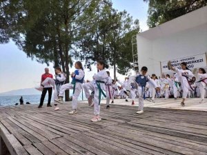 Köyceğiz’de Taekwondocular renkli gösteriler sundu