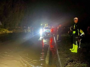 Sel nedeniyle kapanan Nevşehir-Aksaray karayolu trafiğe yeniden açıldı