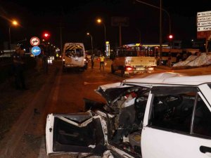 Adana’da otomobil işçi servisine arkadan çarptı: 6 yaralı