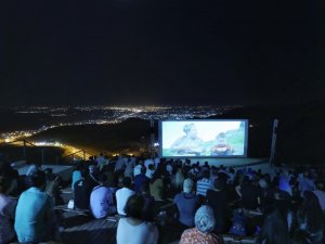 Mardin’de açık hava sinema keyfi başladı