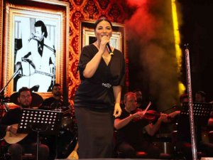 Zara, Bitlis’in kurtuluş gününde konser verdi