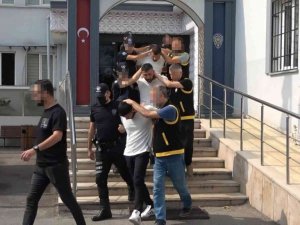 Bursa’da cinayet işleyip İzmir’e kaçan şüphelilerden 3’ü yakalandı