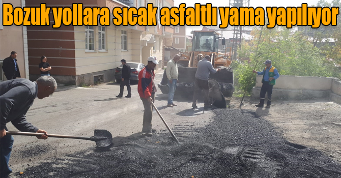 Bozuk yollara sıcak asfaltlı yama yapılıyor