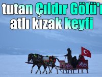Buz tutan Çıldır Gölü'nde atlı kızak keyfi