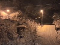 Rize’de aniden bastıran kar hayatı olumsuz etkiledi