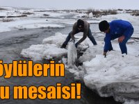 Çetin kışta traktörle su taşıyarak hayvanlarının ihtiyacını karşılıyorlar