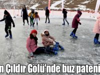 Donan Çıldır Gölü'nde buz pateni keyfi