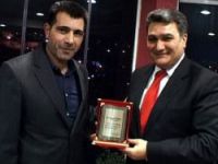 Cengiz Zeybek'e Plaket