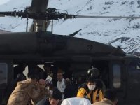 Bahçesaray’daki 5 hasta askeri helikopterle Van’a sevk edildi