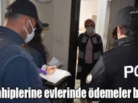 Kars'ta sosyal yardımların hak sahiplerine evlerinde teslim edilmesine başladı