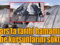 Kars’ta tarihi hamamın kubbe kurşunlarını söktüler