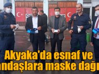 Akyaka'da esnaf ve vatandaşlara maske dağıtıldı