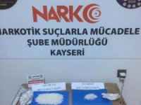 Uyuşturucu tacirleri tabancalarla yakalandı