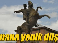 Kars’ta “Zafer Anıtı”nın yerinde yapılan Atatürk Heykeli zamana yenik düştü