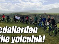 Pedal çevirerek 8 bin yıl öncesinde yolculuk yaptılar
