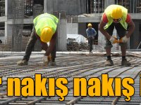 30 derece sıcakta demirleri nakış nakış işliyorlar