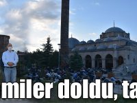 Kars’ta Bayram namazında camiler doldu, taştı