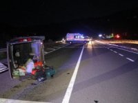 Bolu’da otomobile çarpan hafif ticari araç takla attı: 3 yaralı