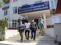 Balıkesir’de kendini polis olarak tanıtan dolandırıcıları yaşlı kadın kıskıvrak yakalattı