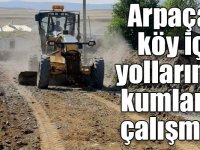 Arpaçay köy içi yollarında kumlama çalışması