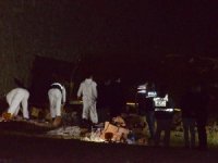 Patlayıcı yüklü kamyon devrildi: 2 ölü