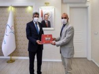 Van Valisi ve Büyükşehir Belediye Başkanı Bilmez, AA Bölge Müdürü Yakut'u kabul etti