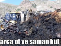 Kars'ta bir besicinin bahçesinde çıkan yangında saman ve otlar kül oldu