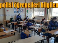Kars polisi öğrencileri bilgilendirdi