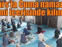 Kars’ta Cuma namazı cami içerisinde kılındı