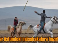 Atlar kar üstünde yapacakları ata sporu müsabakalarına hazırlanıyor