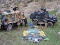 Hakkari'de tespit edilen sığınaklarda mühimmat, patlayıcı ve çeşitli malzemeler ele geçirildi