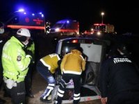 Hafif ticari araç tarlaya uçtu : 5 yaralı