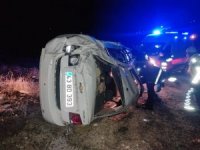 Hurdaya dönen araçtan sağ çıktılar