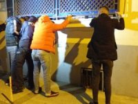 Kısıtlamada polisten kaçan şüphelinin çorabından uyuşturucu madde çıktı