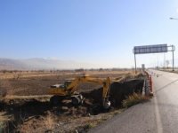Erzincan-Sivas kara yolunda bulunan köprüde genişletme çalışmaları başladı