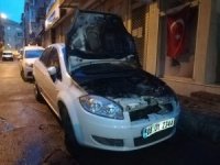 İzmir’de park halindeki araç kundaklandı