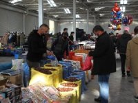 Konya’da kısıtlama öncesi semt pazarlarında yoğunluk