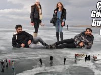 Çıldır Gölü’nde buzlarla vals