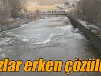 Kars Çayı’nın buzları erken çözülmeye başladı