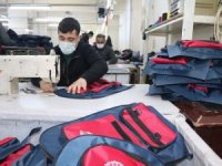 Okullar açılmayınca çantalar elde kaldı