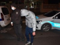 Kısıtlamada polisten kaçan araç sürücüsünün uyuşturucu testi pozitif çıktı