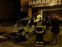 Galeri önündeki satılık araç alev topuna döndü
