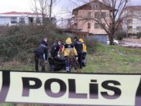 Sakarya’da boş bir arazide erkek cesedi bulundu