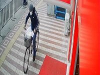 Bursa’da bisiklet hırsızlığı güvenlik kamerasına yansıdı