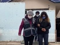 Hırsızlık için camiye giren genç kız ve arkadaşı yakalandı