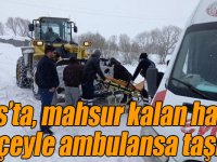 Kars’ta, mahsur kalan hasta kepçeyle ambulansa taşındı