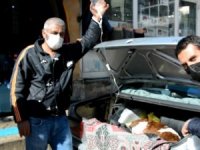 Hasta buzağı özel otomobille veterinere getirildi