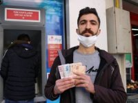 İşsiz genç ATM’de bulduğu parayı banka yetkililerine teslim etti